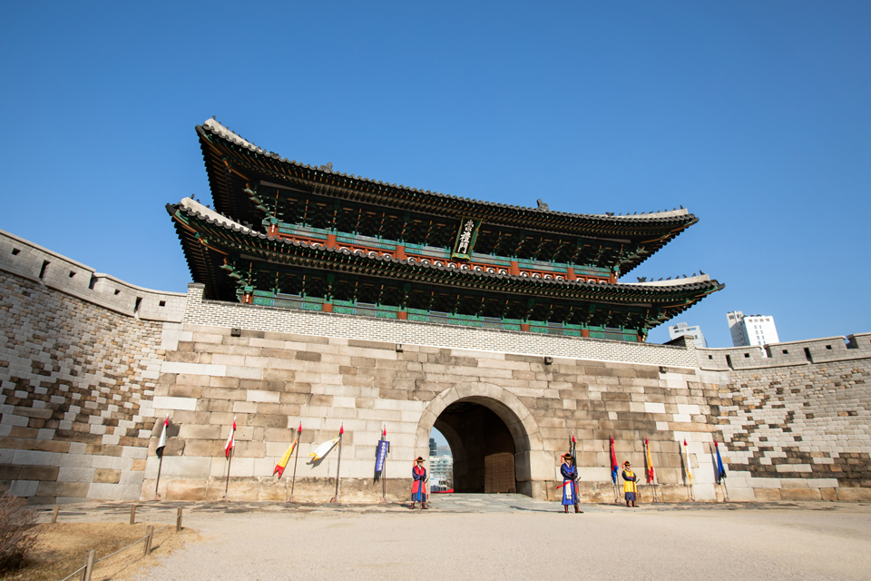 조선시대 한양을 출입하는 사람들을 감시했던 출입통제 관문 중 하나인 숭례문