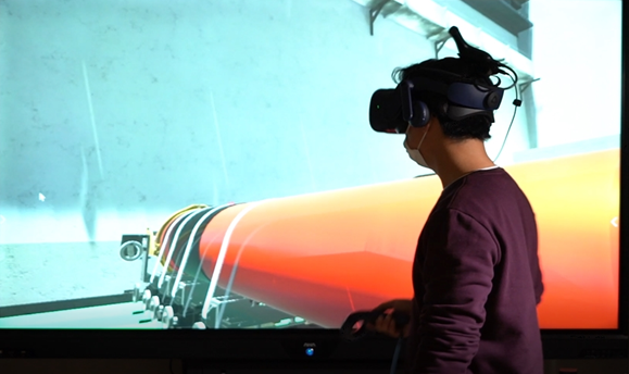 VR 거점센터 어뢰정비 콘텐츠 체험 모습 [사진=대전시]