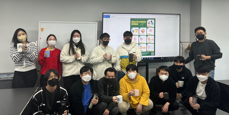 '고고챌린지'에 동참하여 환경보호에 참여하는 엔피코어 직원들의 모습 (사진출처 : 엔피코어 제공)